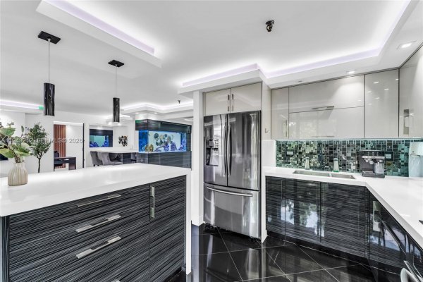 665 NE 195th St #326 Miami, FL 33179