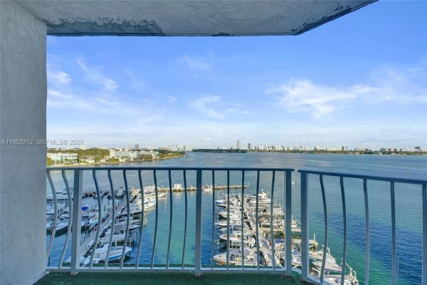 7601 E Treasure Dr #1120 North Bay Village, FL 33141