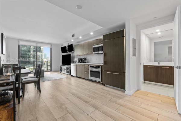 45 SW 9th St #1109 Miami, FL 33130