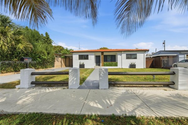 3021 SW 12th St Miami, FL 33135