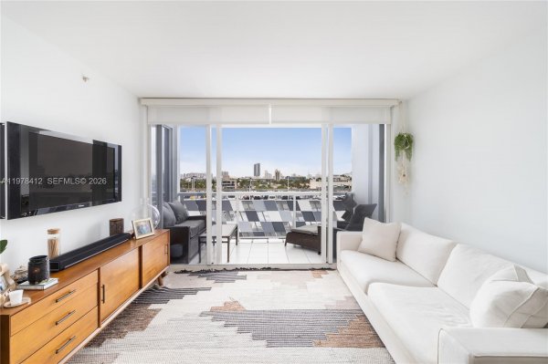 1800 Sunset Harbour Dr #809 Miami Beach, FL 33139