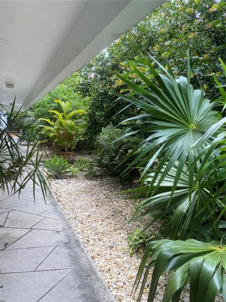 221 Meridian Ave #305 Miami Beach, FL 33139