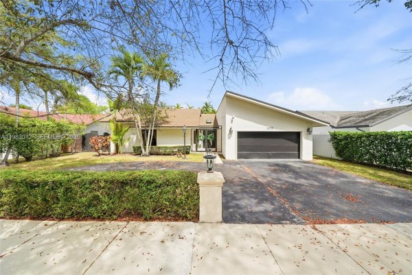12715 SW 96th Ter Miami, FL 33186