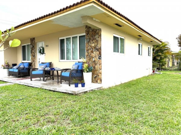 3900 SW 67th Ave Miami, FL 33155