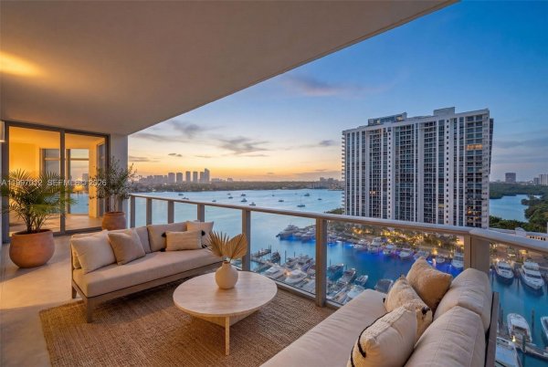 17301 Biscayne Blvd #1401 North Miami Beach, FL 33160