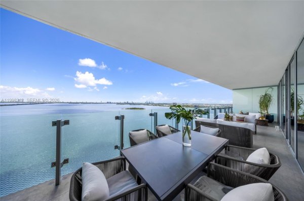 700 NE 26th Ter #2202 Miami, FL 33137