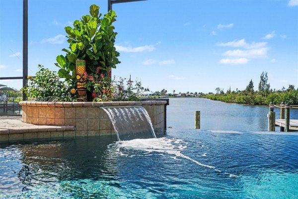 4214 Gulfstream Pkwy Cape Coral, FL 33993