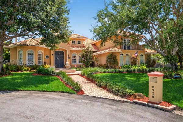 8920 SW 162nd Ter Palmetto Bay, FL 33157