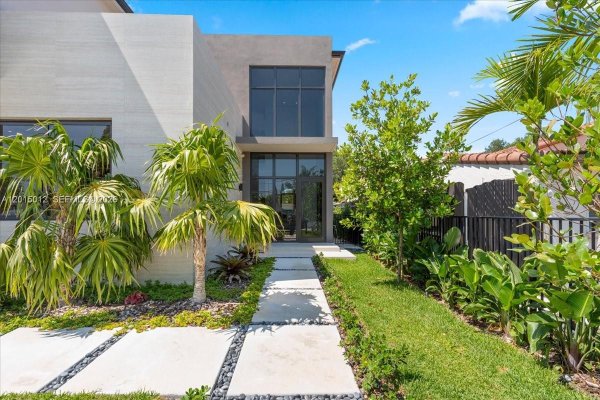 2175 SW 25th St Miami, FL 33133
