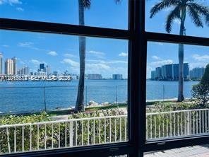 19101 NE 36th Ct #112 Aventura, FL 33180
