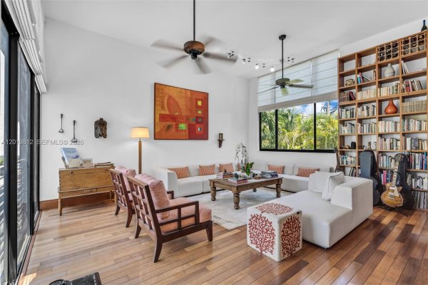 209 E Enid Dr #36 Key Biscayne, FL 33149