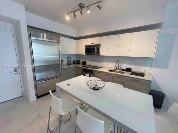 1300 Brickell Bay Dr #2304 Miami, FL 33131