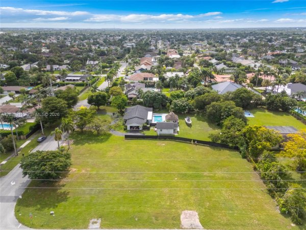 13600 SW 107th Ave Miami, FL 33176