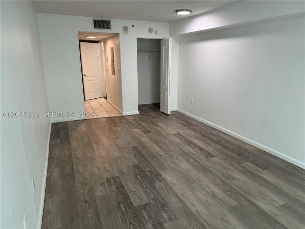 1200 Brickell Bay Dr #2310 Miami, FL 33131