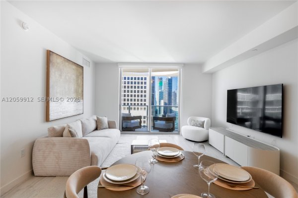 77 SE 5th St #3308 Miami, FL 33131