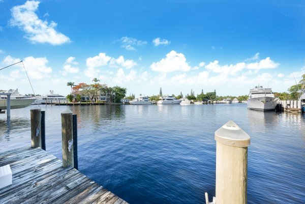 2141 SW 23rd Fort Lauderdale, FL 33312