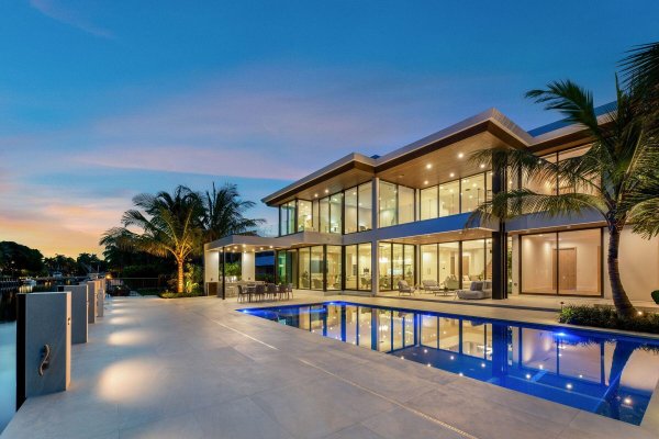 2400 Barcelona Dr Fort Lauderdale, FL 33301