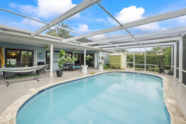 4450 NW 19th Ave Oakland Park, FL 33309