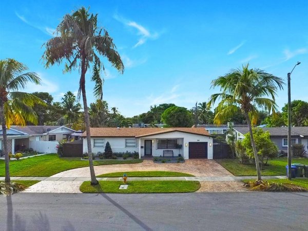 300 SW 65th Way Pembroke Pines, FL 33023