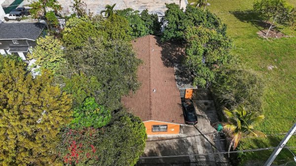 35 NE 53rd Miami, FL 33137