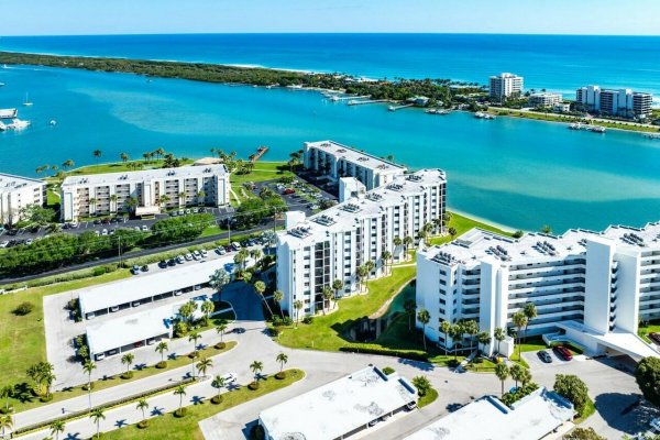 19800 Sandpointe Bay Dr #305 Tequesta, FL 33469
