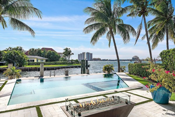 1021 Coral Way Singer Island, FL 33404