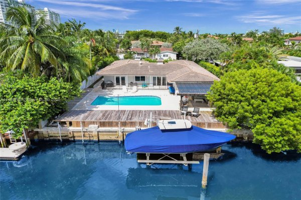 1912 NE 119th Rd North Miami, FL 33181