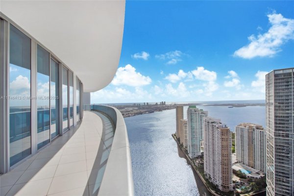 200 Biscayne Blvd Way #5304 Miami, FL 33131 200 Biscayne Blvd Way #5304 Miami, FL 33131