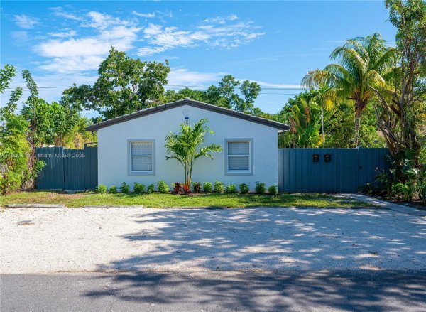 1236 NE 16th Ave Fort Lauderdale, FL 33304