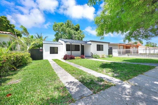 2261 SW 26th St Miami, FL 33133
