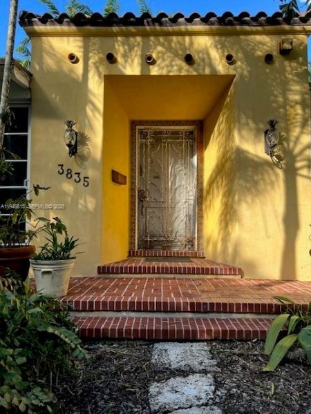 3835 Utopia Ct Miami, FL 33133