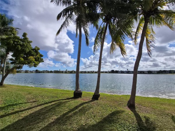 800 Independence Dr #800F Homestead, FL 33034