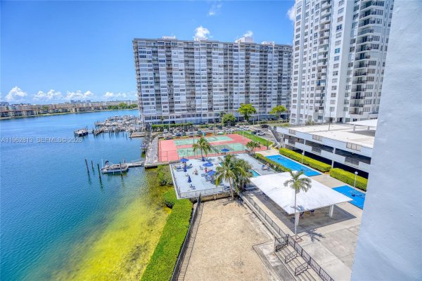 2780 NE 183rd St #1204 Aventura, FL 33160
