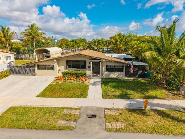2485 NE 214th St Miami, FL 33180