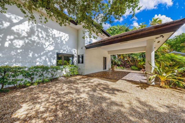 3900 S Douglas Rd Coconut Grove, FL 33133