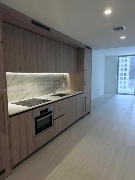 77 SE 5th St #1811 Miami, FL 33131