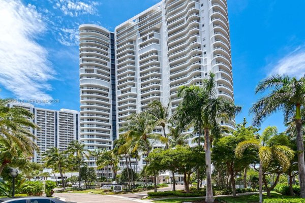 21050 NE 38th #305 Aventura, FL 33180