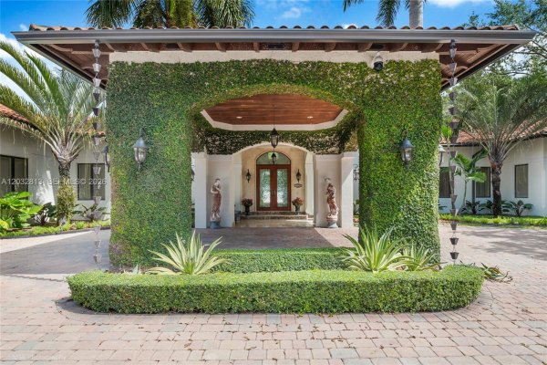 7405 SW 104th Pinecrest, FL 33156