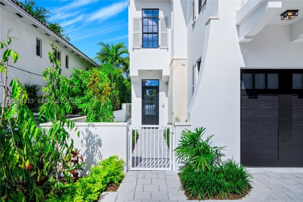 2710 S Le Jeune Rd Coral Gables, FL 33134