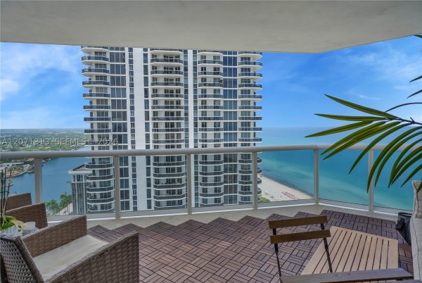 4775 Collins Ave #2908 Miami Beach, FL 33140