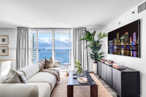 1200 Brickell Bay Dr #2501 Miami, FL 33131