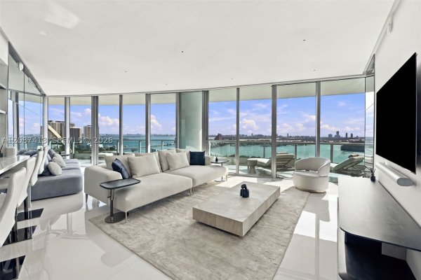 900 Biscayne Blvd #2406 Miami, FL 33132