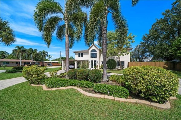 301 NW 26th Wilton Manors, FL 33311