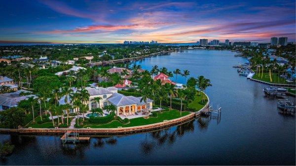 1327 Lake Worth Ln North Palm Beach, FL 33408