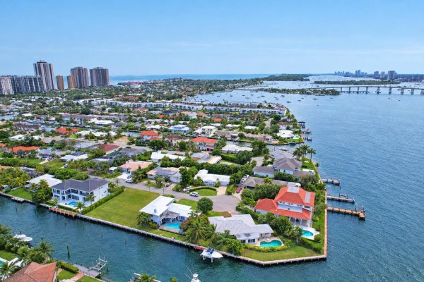 1050 Bimini Ln Singer Island, FL 33404