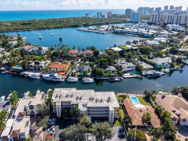 1332 Bayview #401 Fort Lauderdale, FL 33304