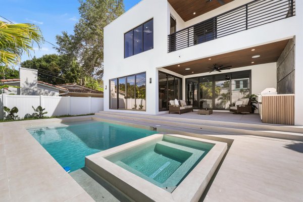 1013 SE 9th St Fort Lauderdale, FL 33316