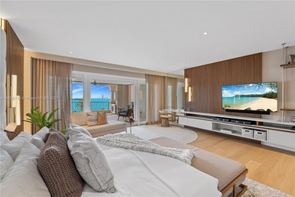 5242 Fisher Is Dr #5242 Miami Beach, FL 33109