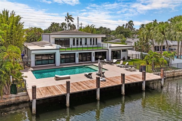 1601 Diplomat Pkwy Hollywood, FL 33019