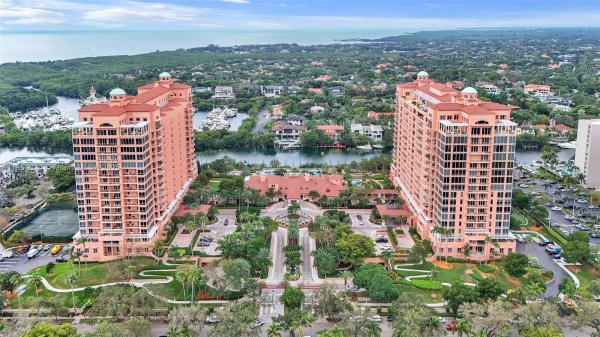 60 Edgewater Dr #9H Coral Gables, FL 33133